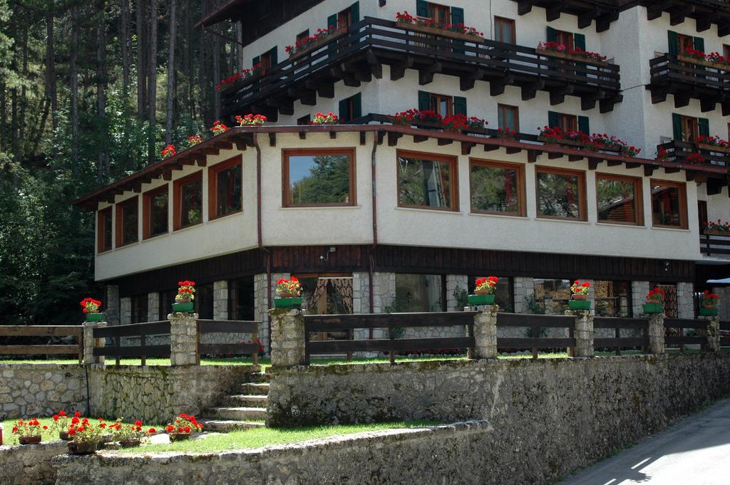 Hotel Garni Mille Pini 스칸노 외부 사진